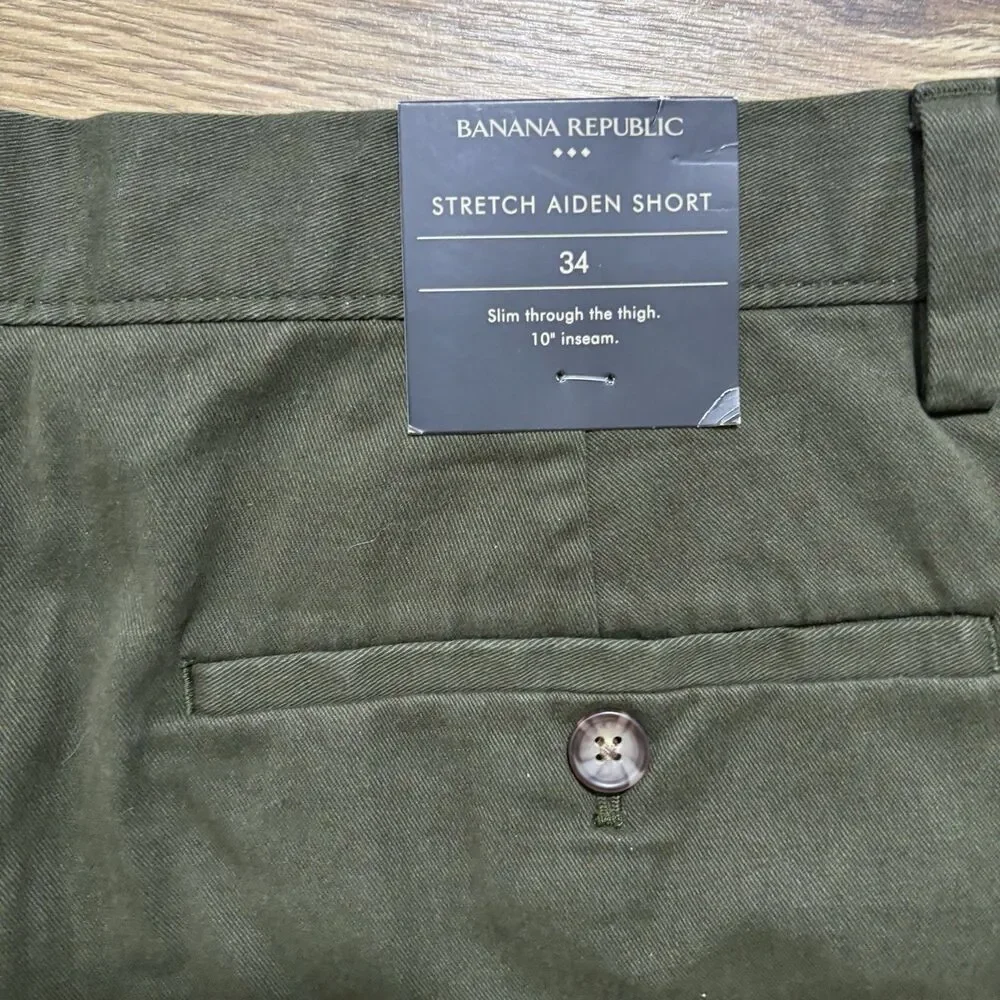 Banana Republic Aiden Shorts Men’s Sz 34 Slim Fit Green Chino 10” Inseam NWT